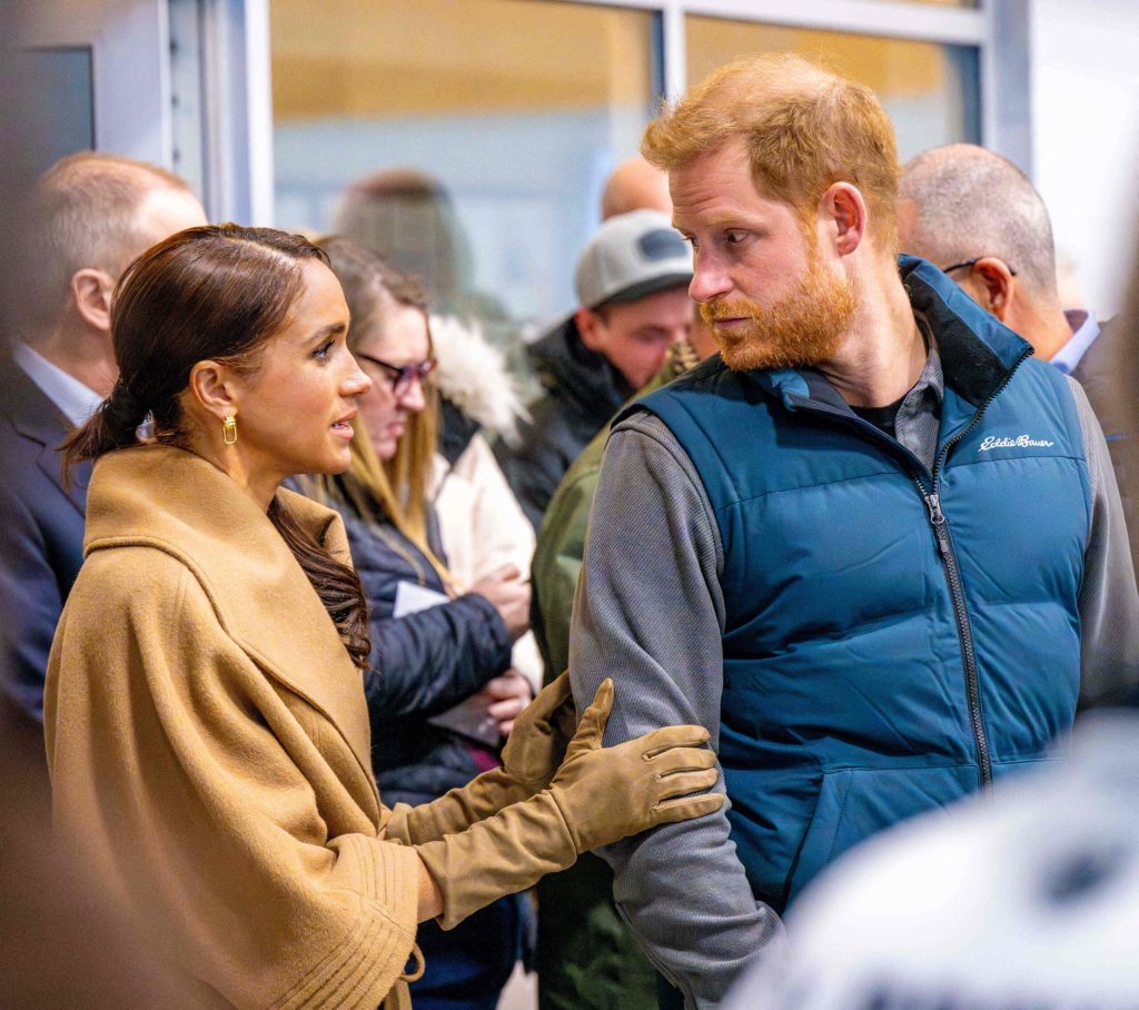 Le prince Harry écarte toutes les rumeurs de rupture en pleine visioconférence avec l’Otan : la photo de mariage dévoilée