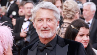 Antoine de Caunes révèle sa réaction à son éviction du Grand Journal : « Je le prends très violemment »