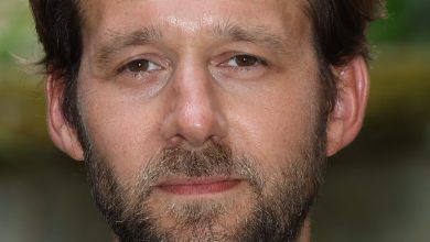 L’abbé Pierre accusé de viol : l’acteur du biopic, Benjamin Lavernhe, brise enfin le silence et se dit « trahi »