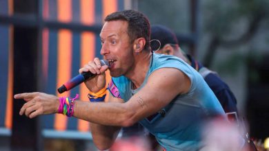 Coldplay : Chris Martin tombe dans une trappe en plein concert, la chute spectaculaire