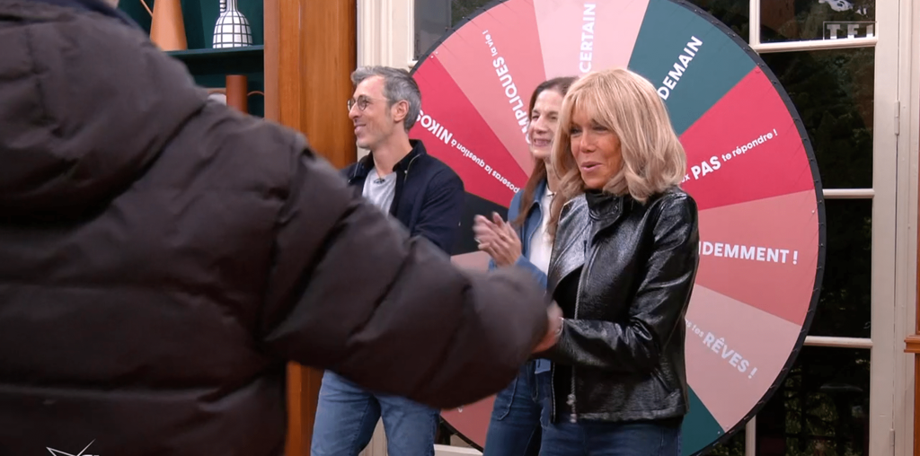 Brigitte Macron invitée à la « Star Academy » : la Première dame chante et « se déhanche » avec les étudiants