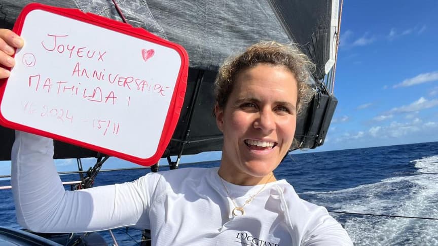 « Un moment un peu farfelu pour une famille », comment Clarisse Cremer et Tanguy Le Turquais célèbrent le deuxième anniversaire de leur fille sur le Vendée Globe