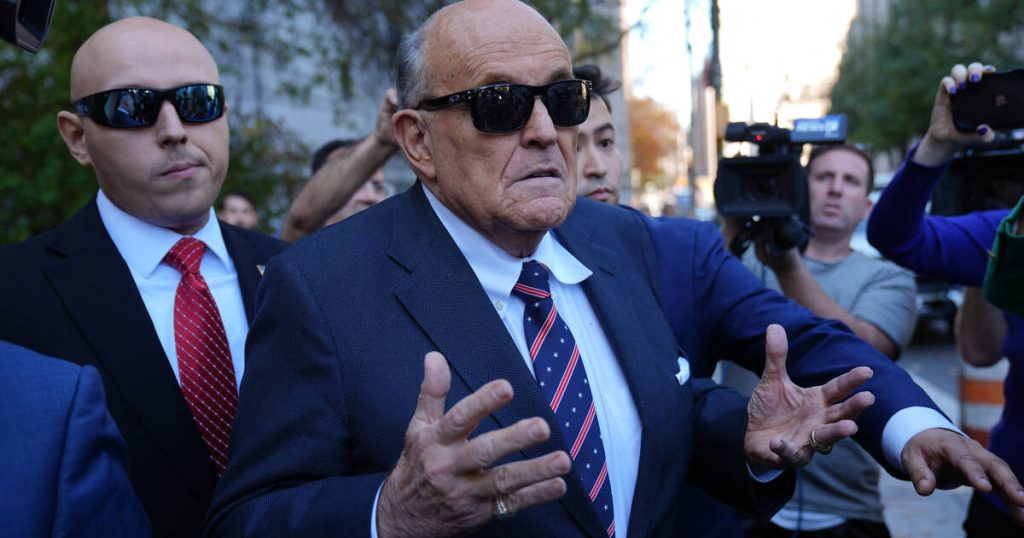 Condamné pour diffamation, Rudy Giuliani, ancien avocat de Trump, livre sa Mercedes mais s’accroche à son maillot de baseball – Libération