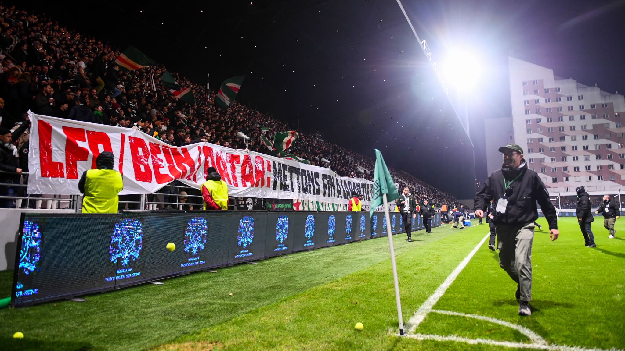 la colère continue dans les tribunes de Ligue 1 et de Ligue 2