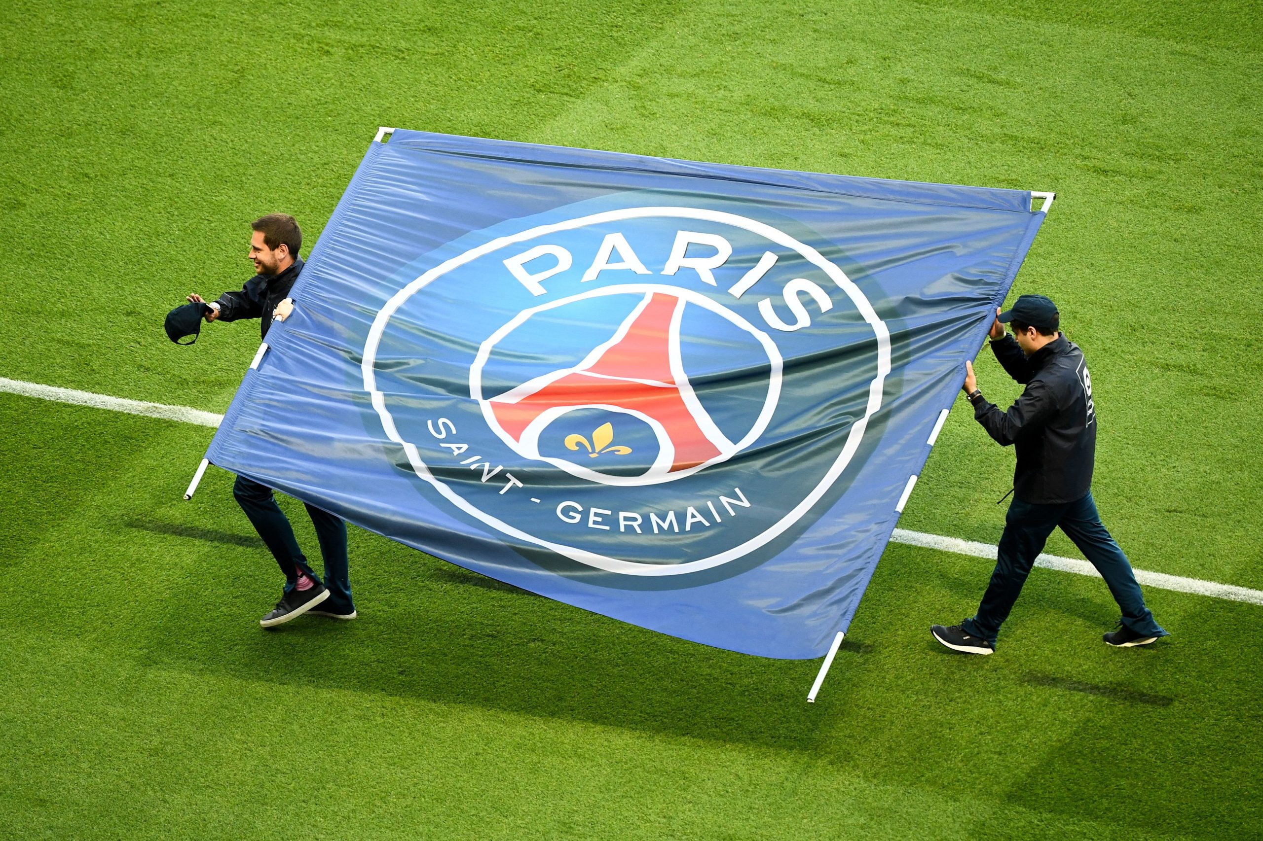 « Un voyou », le patron du PSG s’affronte