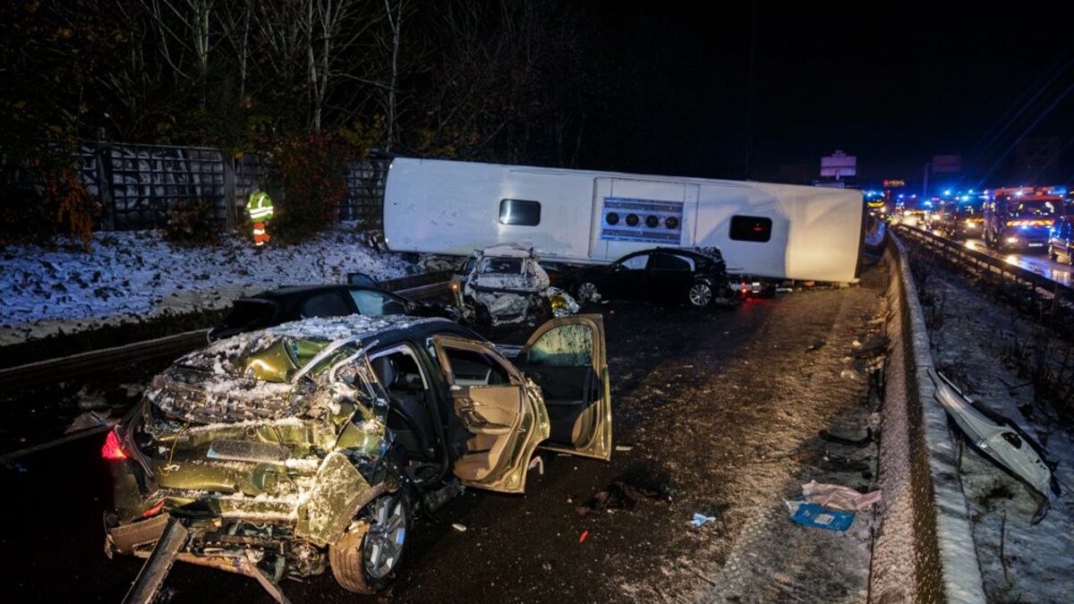 Accident de bus sur l’autoroute A6 : un policier en congé est mort, une enquête pour homicide et blessures involontaires est ouverte