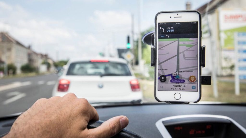 « Mon Waze est soudainement passé en arabe » : l’application GPS face à un bug massif