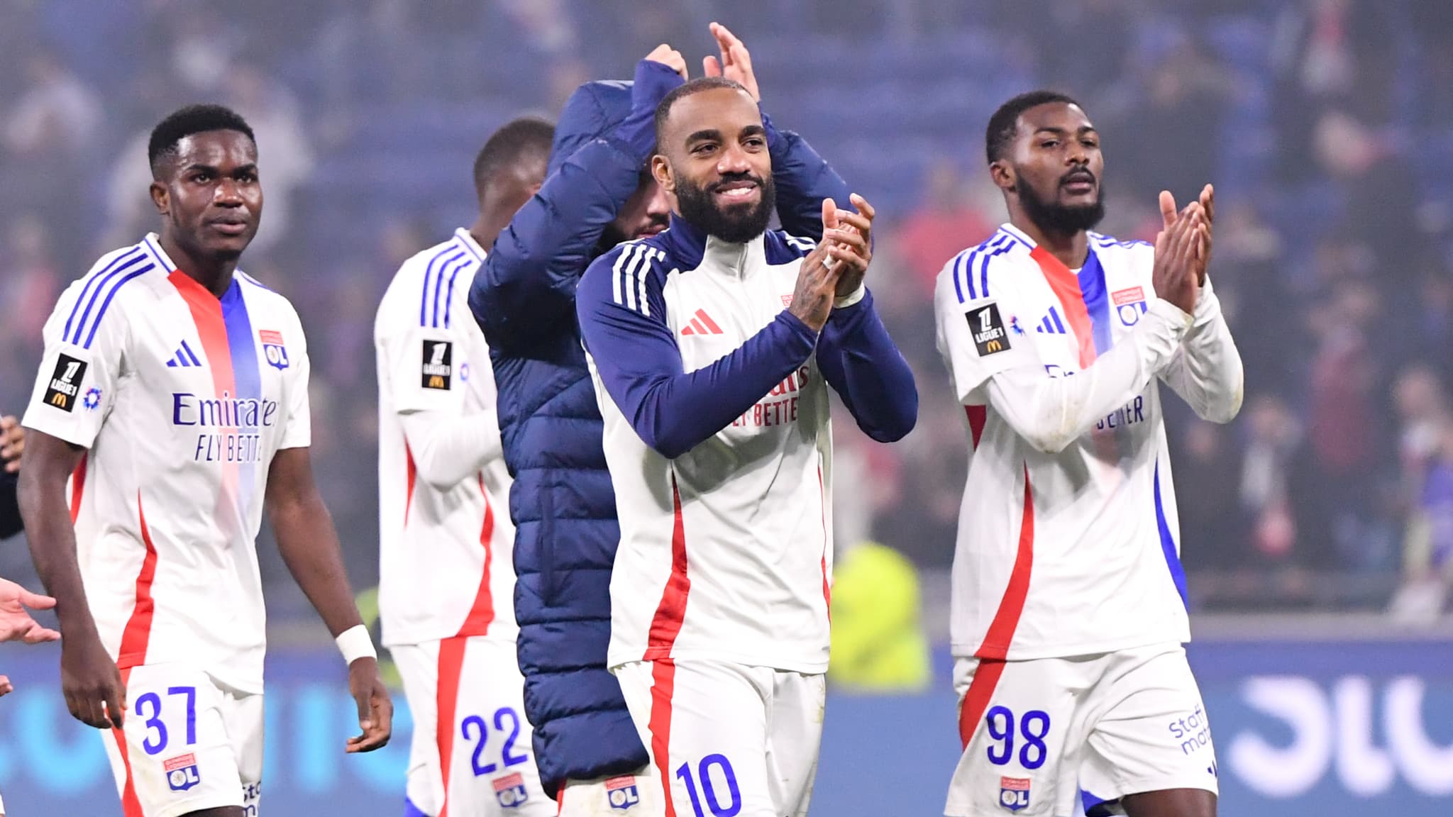 L’émotion de Lacazette, le bonheur de Textor, les consignes de Sage… Dans les coulisses du derby victorieux des Gones