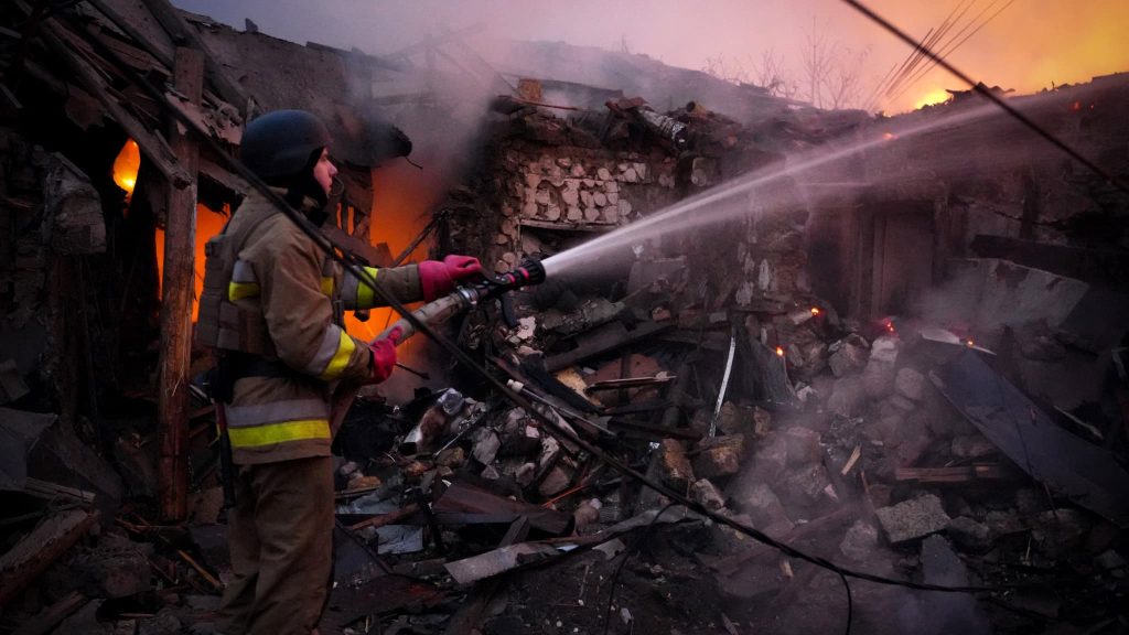 une « attaque massive » lancée par la Russie fait plusieurs morts et blessés