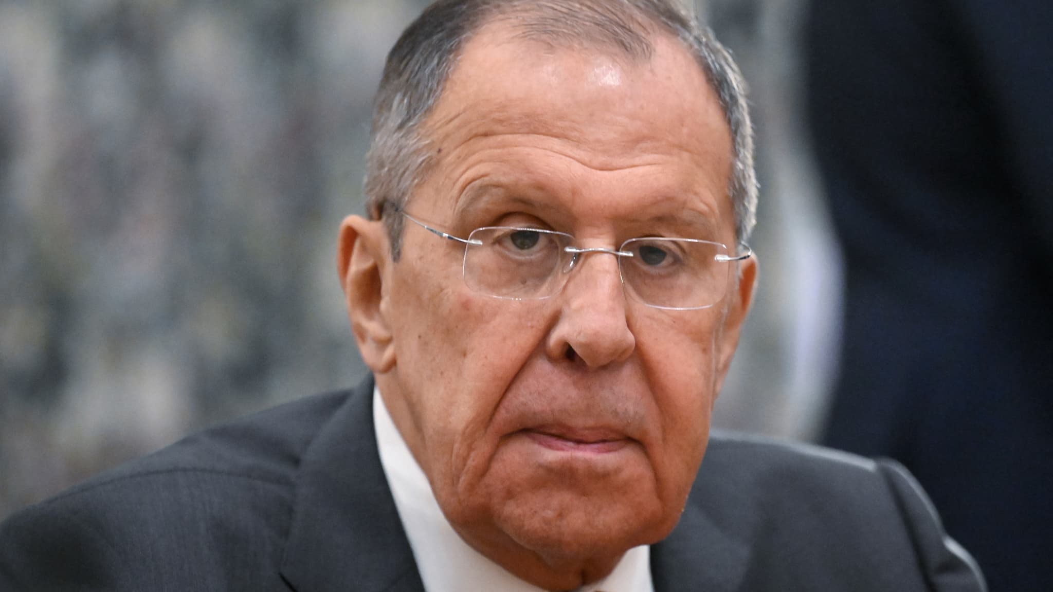 Le ministre Sergueï Lavrov déclare que la Russie est « au bord d’un conflit militaire direct » avec les États-Unis