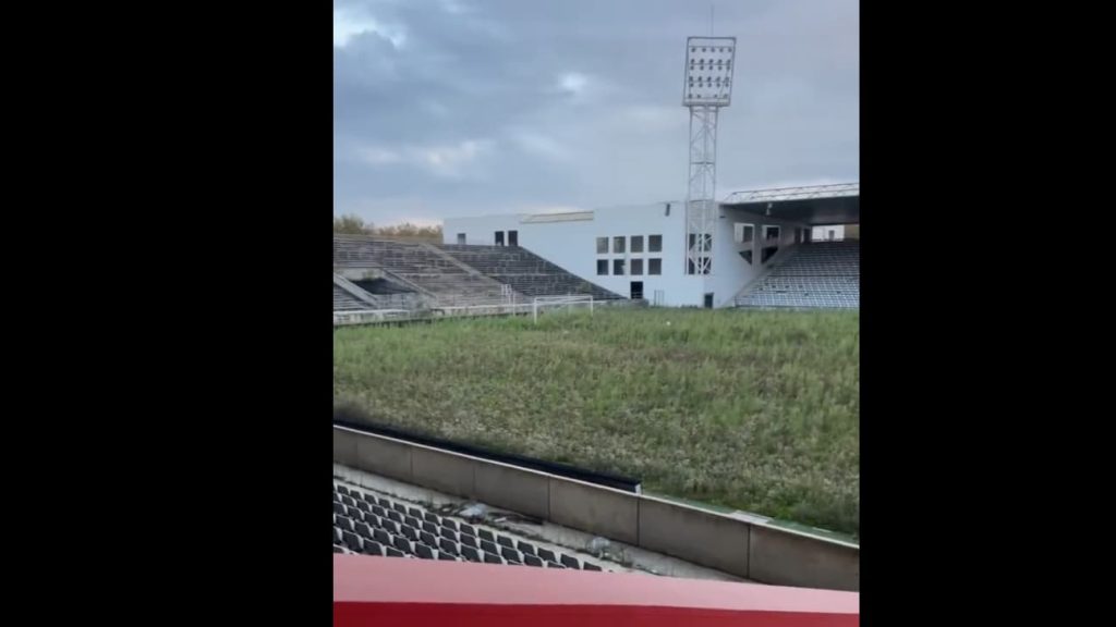 Les tristes images du stade des Costières, terrain historique de Nîmes, laissé à l’abandon