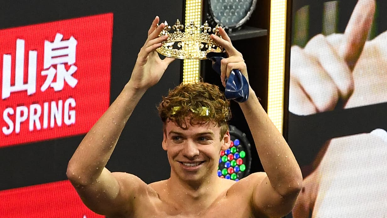 Léon Marchand écrase le record d’Europe du 100 m 4 nages et finit avec une couronne sur la tête