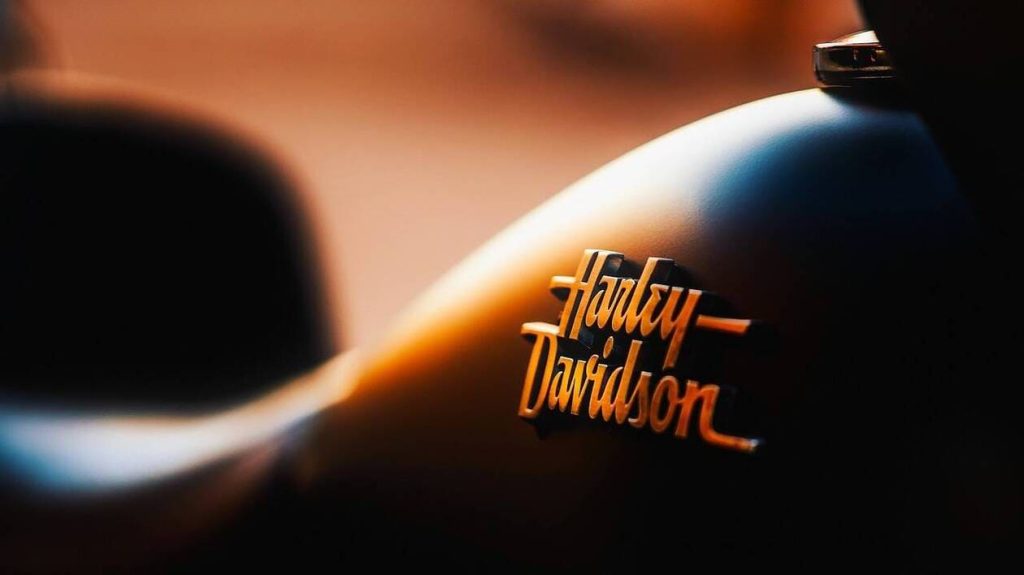 Il vend une Harley-Davidson ayant appartenu à Johnny Hallyday pour payer sa retraite