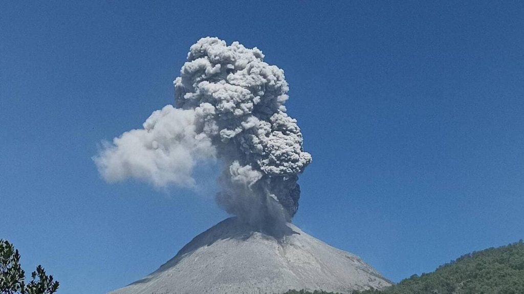 Une éruption volcanique dans l’est de l’Indonésie fait au moins dix morts