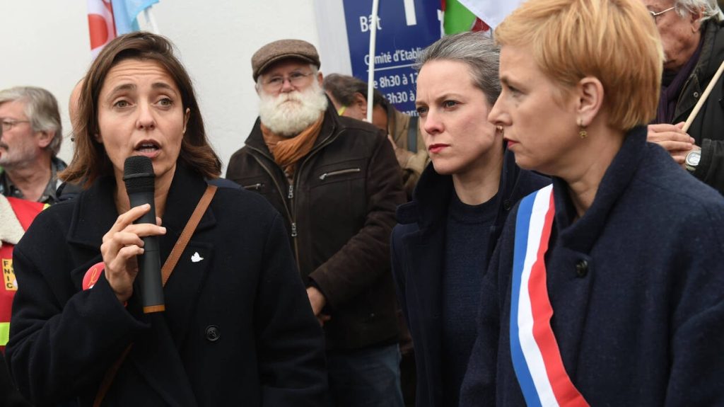 Sophie Binet, de la CGT, Lucie Castets et Clémentine Autain sur le site Michelin Vannes