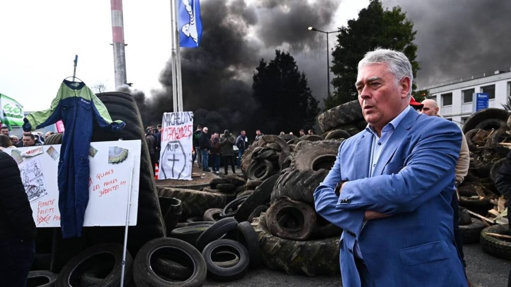 Gilles Bourdouleix dénonce « un meurtre prémédité », le ministre hué