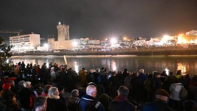 une foule impressionnante le long du canal… Suivez le départ en direct