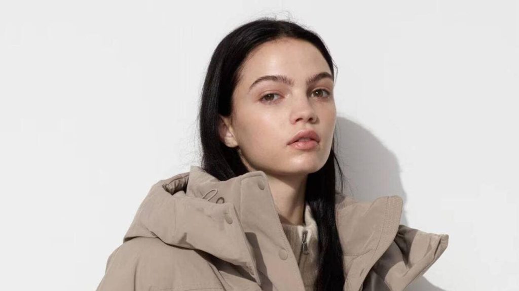 Léger, confortable, chaud… Ce manteau hybride Uniqlo est enfin à moins de 100 euros