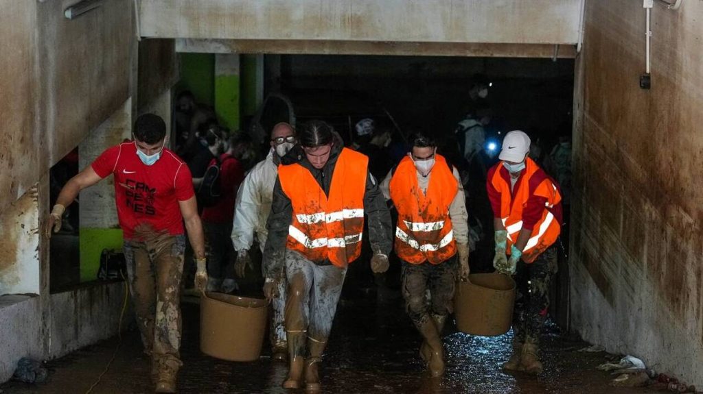 les recherches se poursuivent dans les parkings autour de Valence