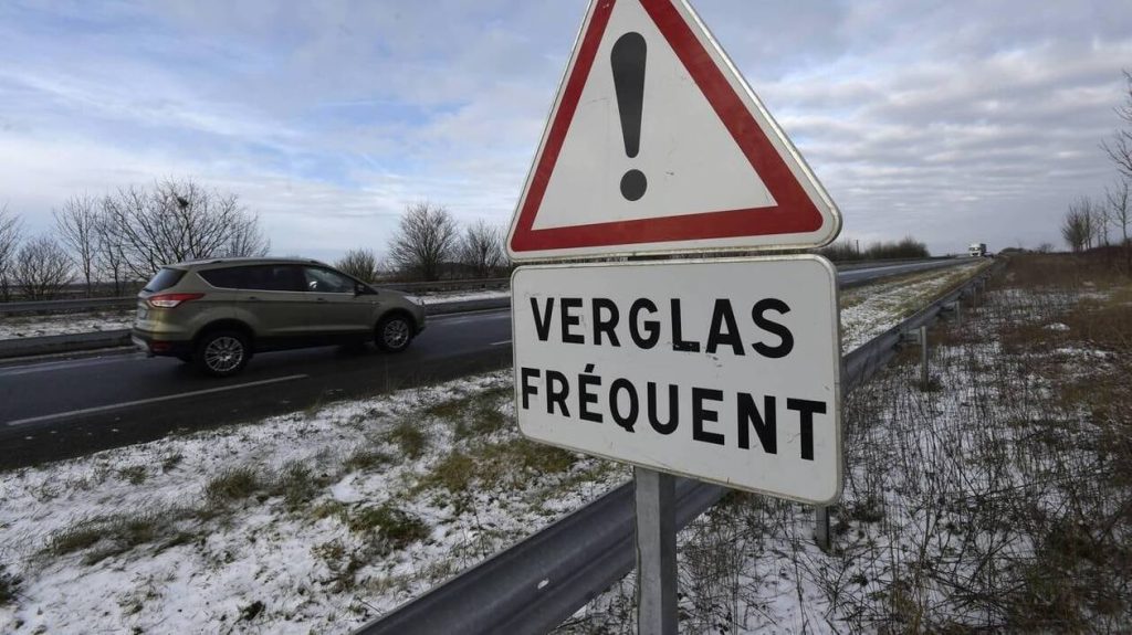 Neige, verglas et coups de vent : le Maine-et-Loire en alerte