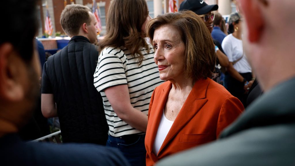 Nancy Pelosi pointe la responsabilité de Joe Biden après la défaite de Kamala Harris