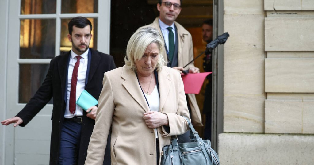 le RN prêt à la censure, déclare Marine Le Pen après son entretien avec Michel Barnier, « ferme sur ses positions » – Libération