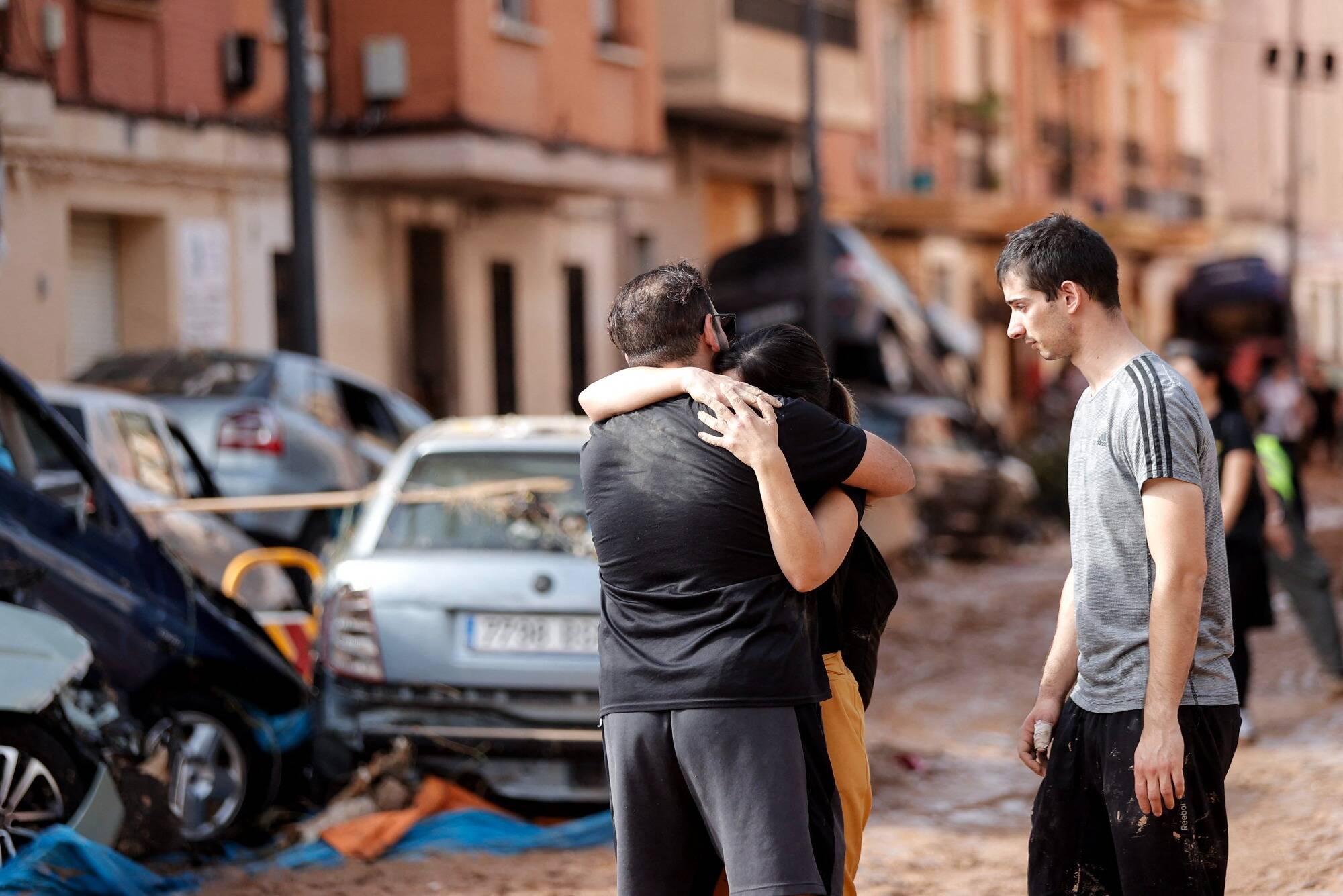 Inondations meurtrières en Espagne : le bilan s’élève à 158 morts, toujours « des dizaines et des dizaines de disparus »… suivez notre live stream