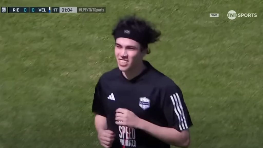 un streamer débuté dans un match de D1 argentine… et remplacé au bout d’une minute