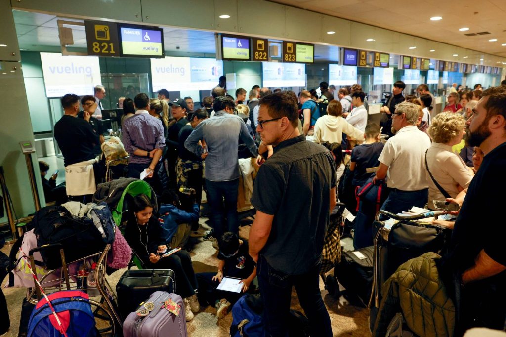 Inondations en Espagne : aéroport, gares, routes… Images de Barcelone sous les eaux après de nouvelles pluies torrentielles