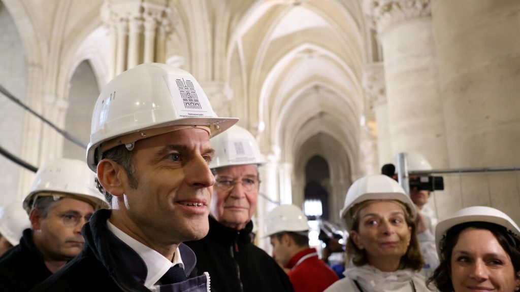 « Un éclat de lumière! » » : à Notre-Dame de Paris, comme le président Macron va s’émerveiller