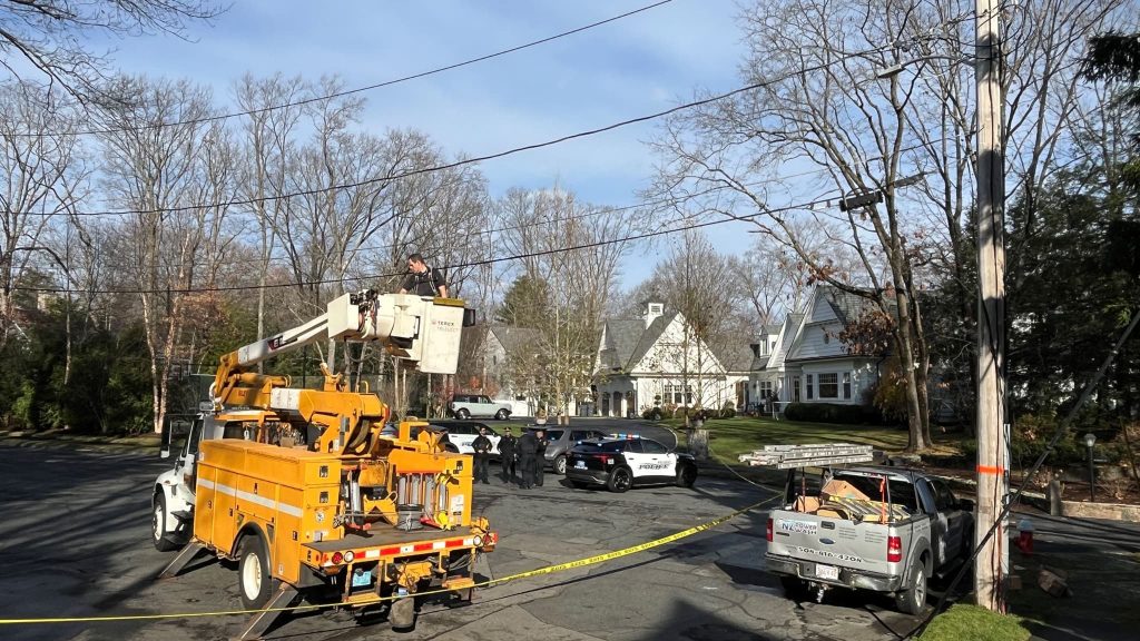 Un homme électrocuté après avoir accroché des lumières de Noël