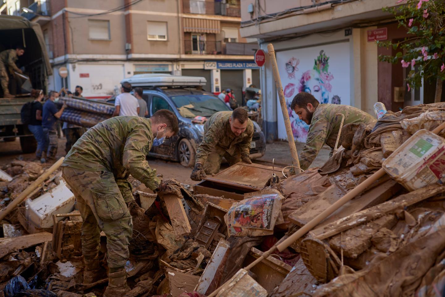 le bilan s’élève à 213 morts, le roi Felipe VI et Pedro Sanchez attendus sur place