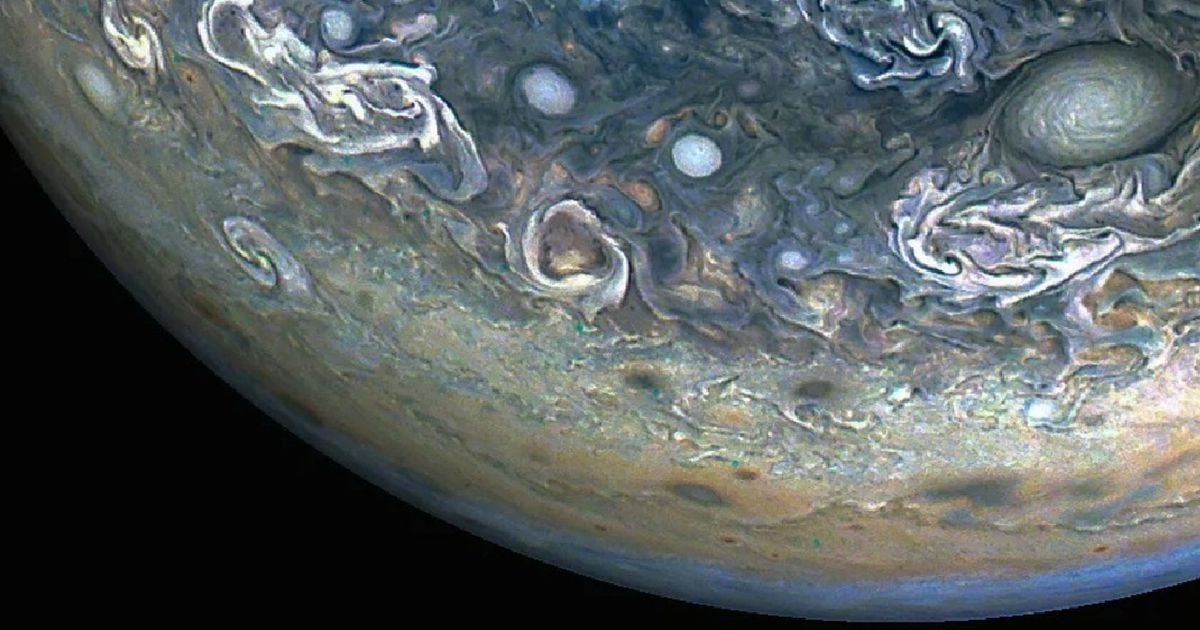 Digne d’un film de science-fiction : la sonde Juno de la NASA capture l’image d’un dauphin à la surface de Jupiter