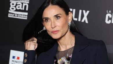 A Paris, Demi Moore sort la robe à fleurs avec Julie Gayet et Laura Smet