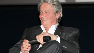 Alain Delon : cette information enterrée par un biographe sur les conseils d’un avocat