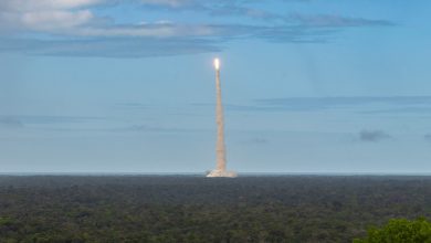 Ariane 6 retarde son premier vol commercial, quel est le problème ?