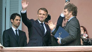 Emmanuel Macron et Javier Milei au balcon, c’est peut-être un détail pour vous…