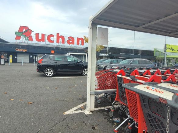 Plus de 20 postes supprimés chez Auchan dans le Loiret, selon la CFDT