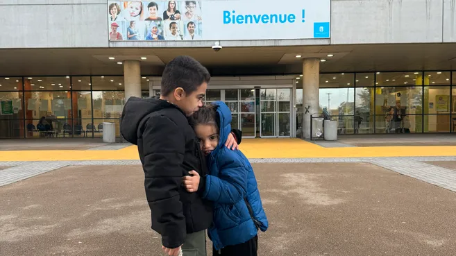 « Une première victoire » pour Eden et Abel, les deux enfants de Costello atteints de « la maladie d’Alzheimer infantile »