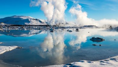 Images spectaculaires du célèbre lagon bleu d’Islande envahi par la lave volcanique