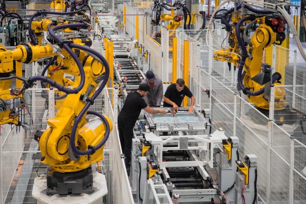 ces réfugiés qui assemblent la Peugeot 3008 à Sochaux