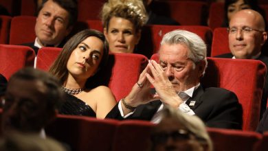 Anouchka Delon sort du silence et révèle l’épitaphe écrite sur la tombe de son père