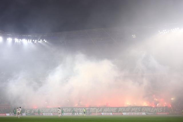 Chants homophobes et fumigènes lors du derby contre Saint-Étienne : que risque l’OL ? (Ligue 1) – L’équipe