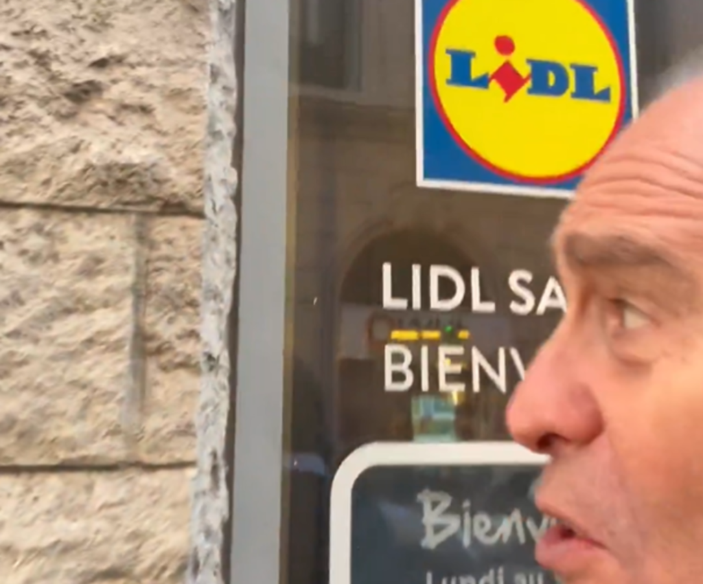 le patron de Libre Xavier Niel surprend tout le monde devant un Lidl