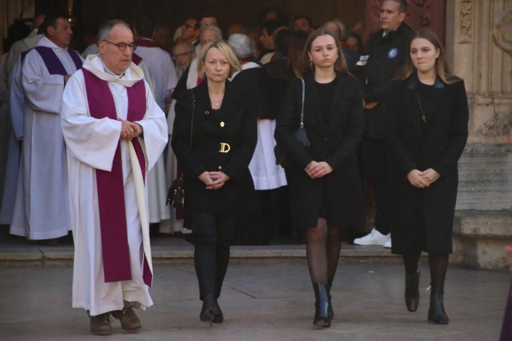 un an après la mort de Gérard Collomb, sa fille sort du silence