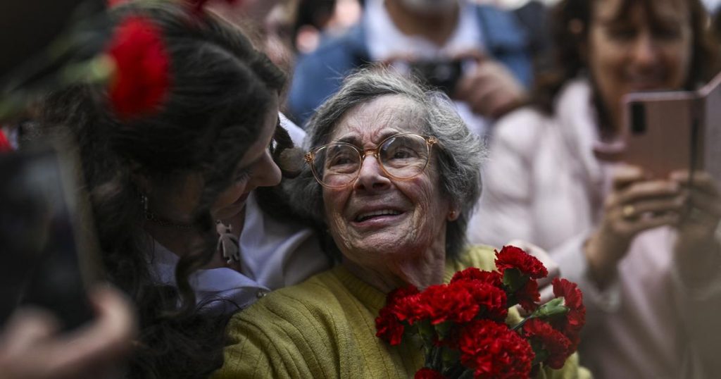 la « dame aux œillets », symbole de la révolution de 1974, est décédée