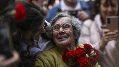 la « dame aux œillets », symbole de la révolution de 1974, est décédée