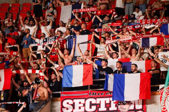 Les supporters lillois sous le choc après l’attaque de plusieurs ultras de Bologne (Lille)