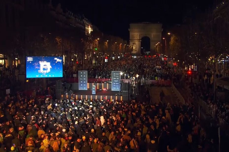 DIRECT. Vivez les illuminations des Champs-Elysées comme si vous y étiez !