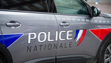 la police a ouvert le feu sur un homme armé qui les avait pris pour cible